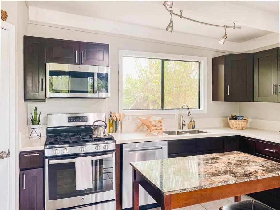 Monstera Bungalow, Spacious, King Bed, Big Kitchen Keaau Extérieur photo